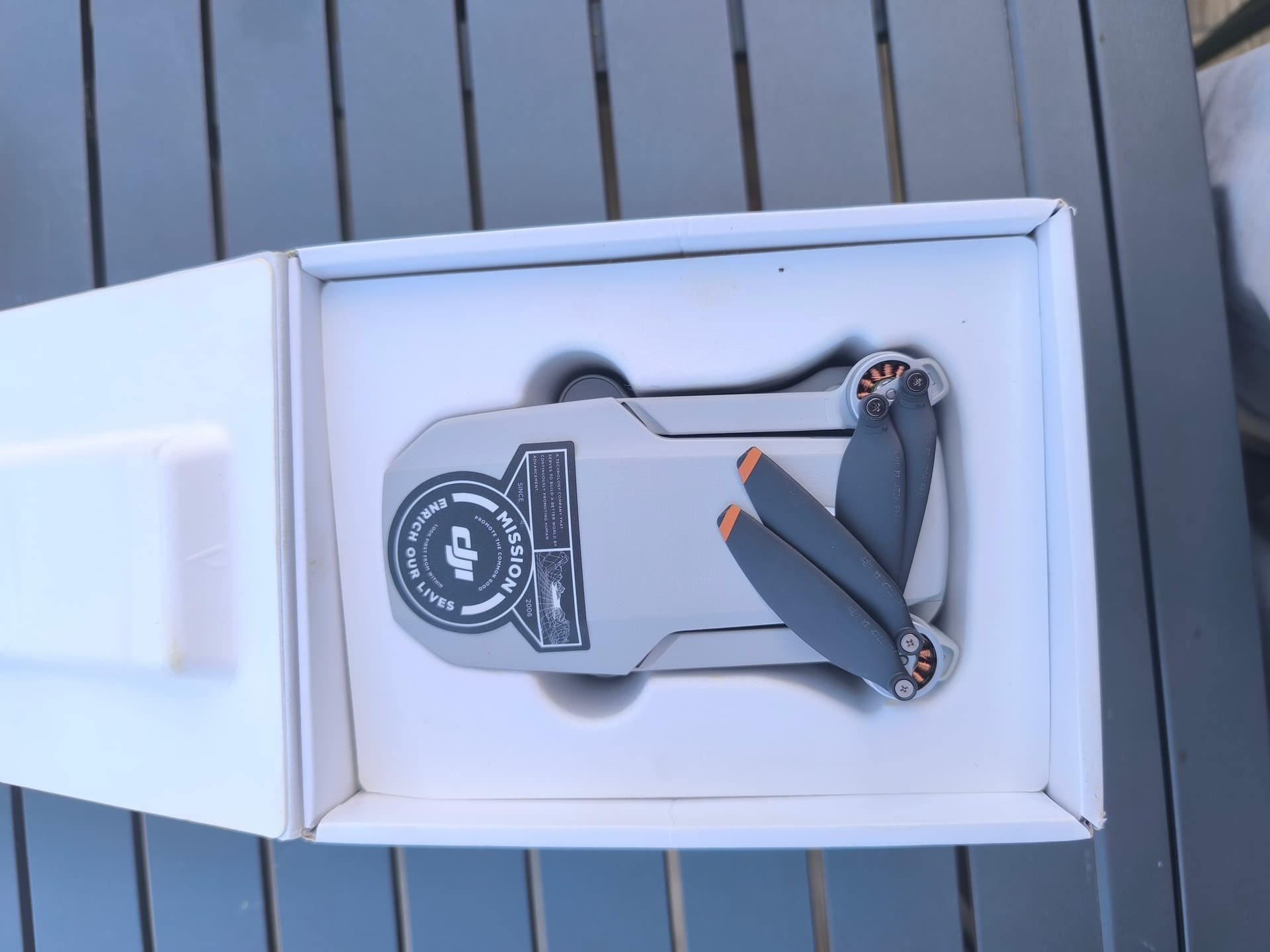 Location drone DJI Mini SE à Crachier – 25 €/jour