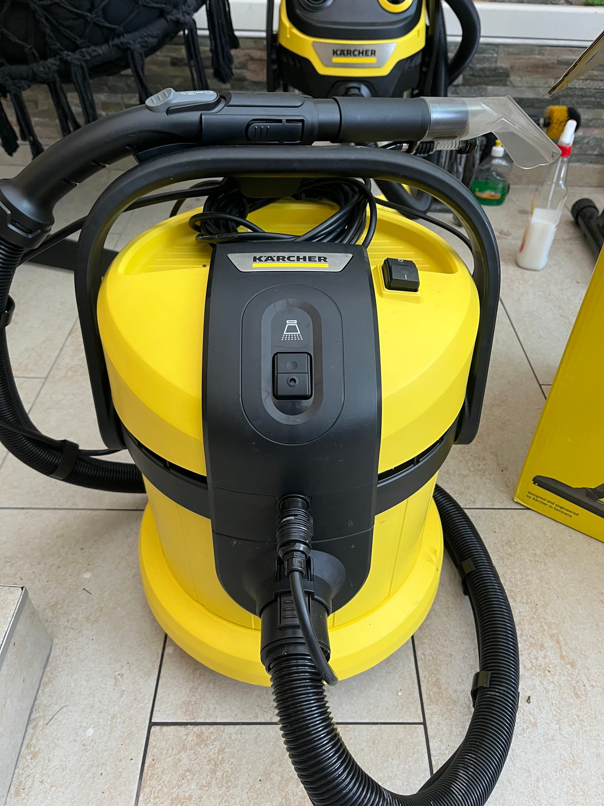 Shampouineuse & aspirateur eau et poussière à Bondy